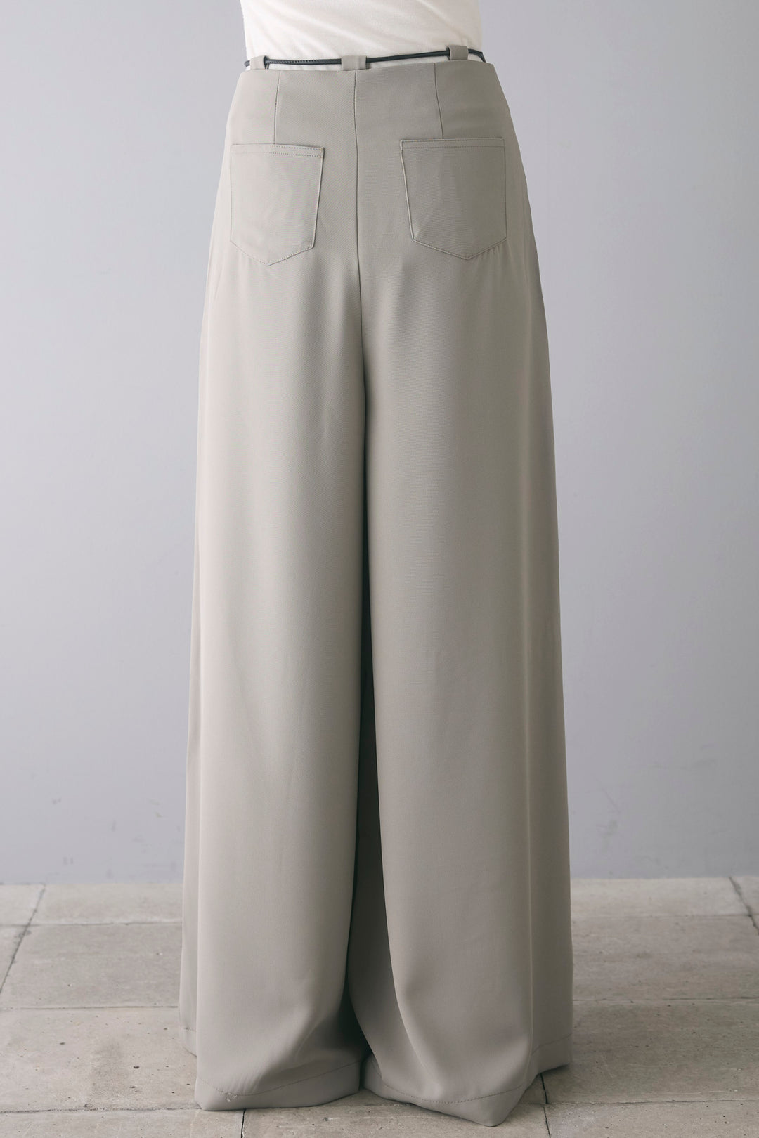 [SET]裾バルーンロゴプルオーバー+レザーベルト付きワイドパンツ(2set)