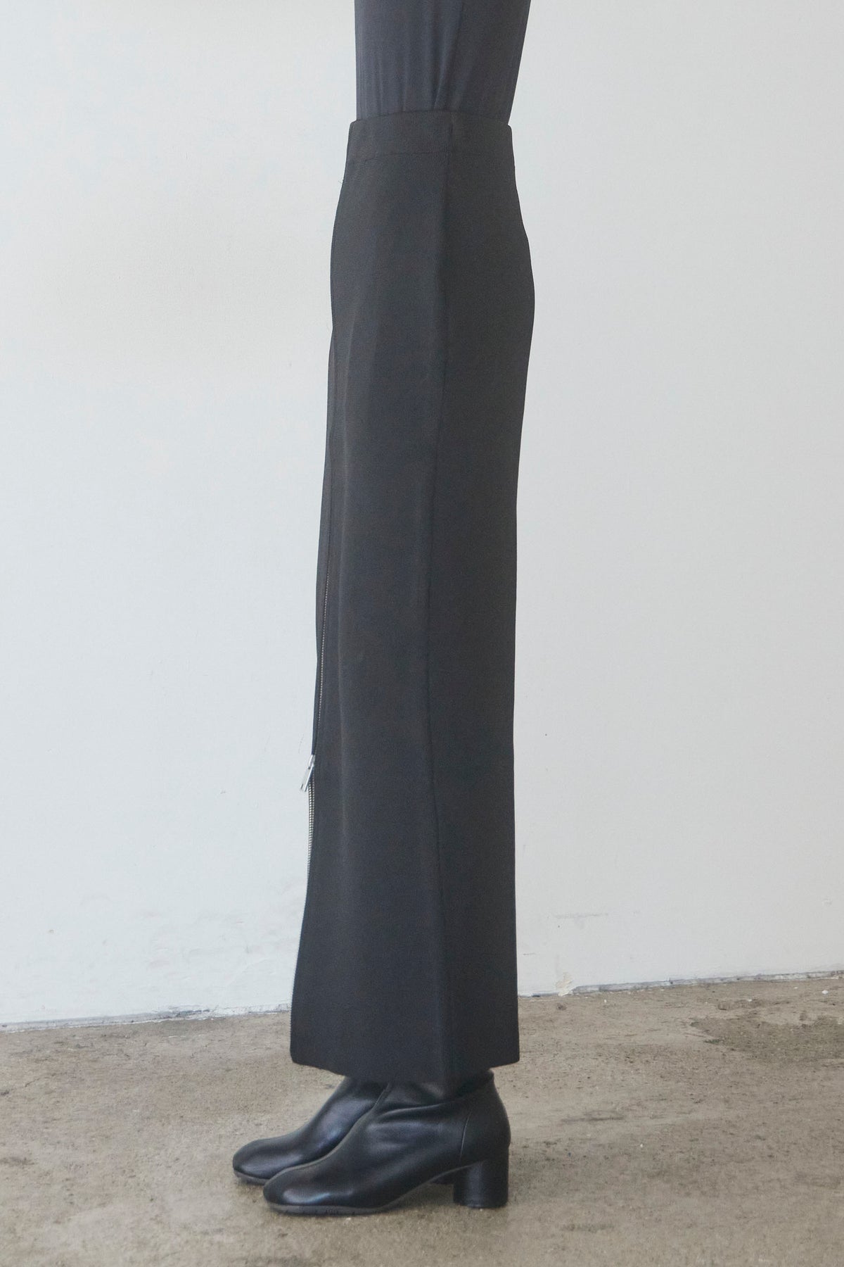 エシカ ペプラムニットカーディガン+フロントZIPデザインニットスカート